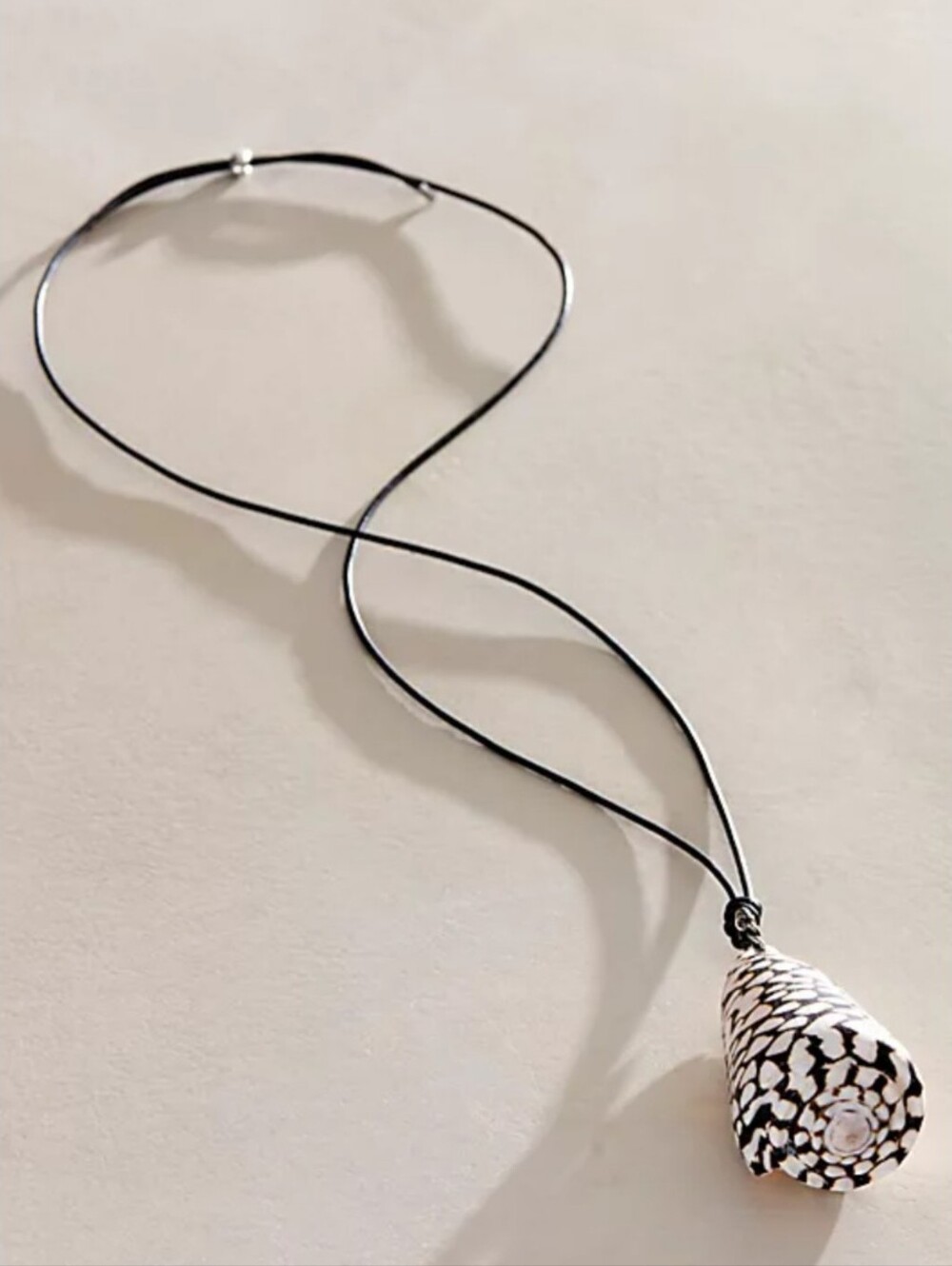Free people Oso Pendent Necklace Natural Shell - Picture 6 of 11